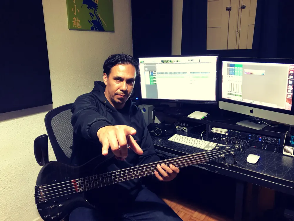 Human Violence — Grabando el bajo